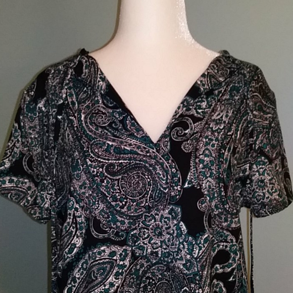 🛍️3/$25 Banana Republic Paisley Print Top - Picture 2 of 2